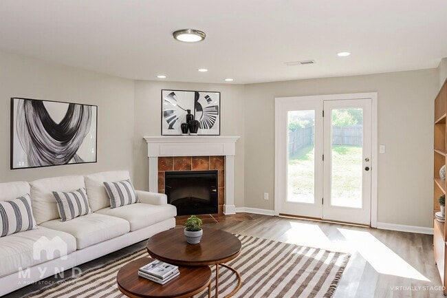 Photo - 3225 Lakeland Dr SW