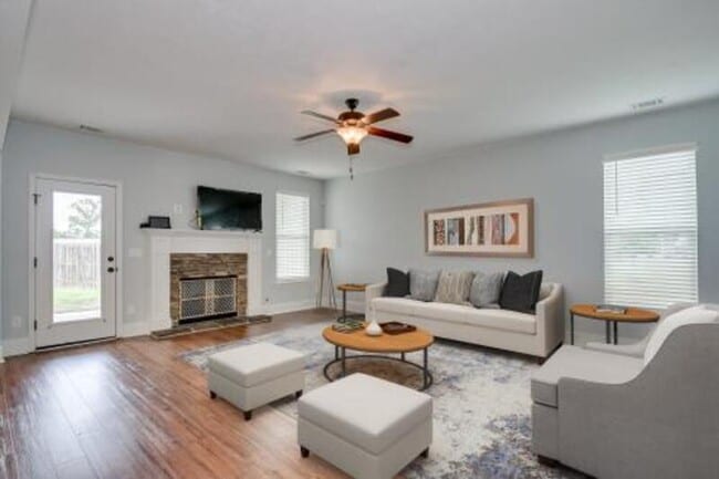 Photo - 171 Radcliff Dr