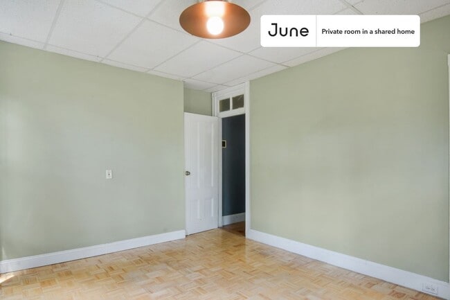 Photo - Room in Shared 7 bed/2.5 bath home Unidad D