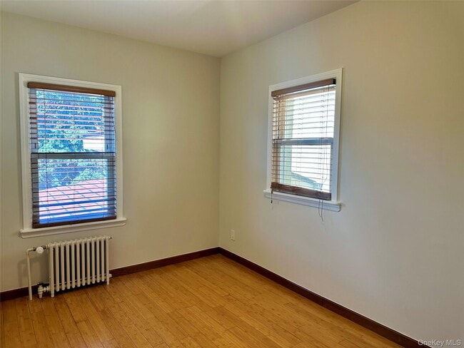 Photo - 53-56-56 72nd Pl