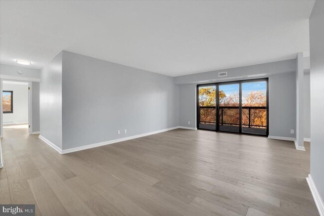 Photo - 309 Yoakum Pkwy Apartment Unit 815