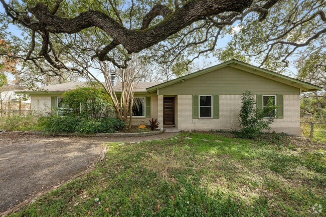 Building Photo - 7 Lone Oak Trail Rental