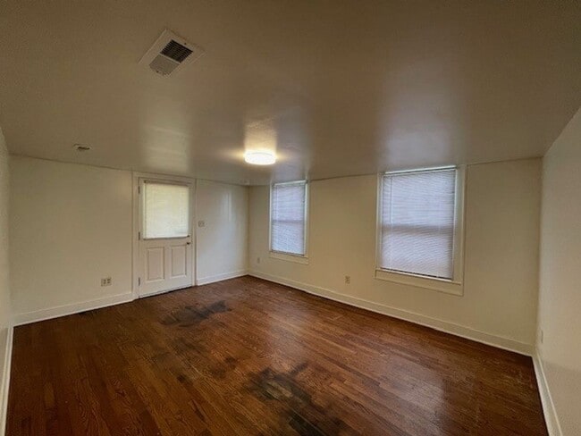 Photo - CHARMING MAIN LEVEL 1 BEDROOM APT NEAR THE LOVELY MARYVILLE COLLEGE CAMPUS