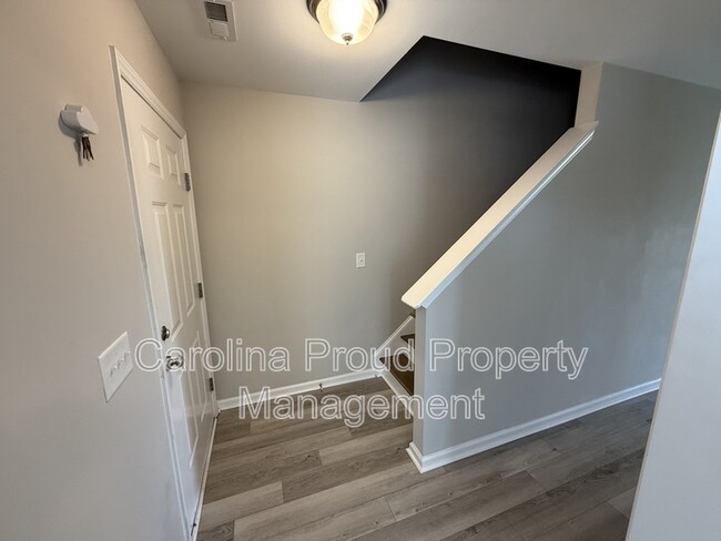 Photo - 321 S Pointe Dr