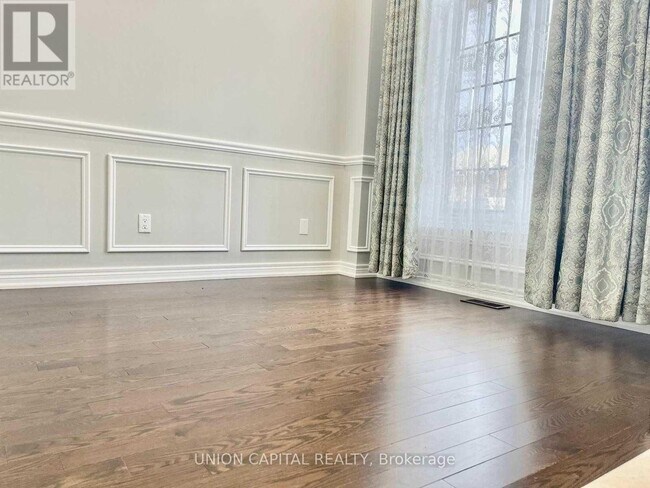 Photo - 707 Clifford Perry Pl