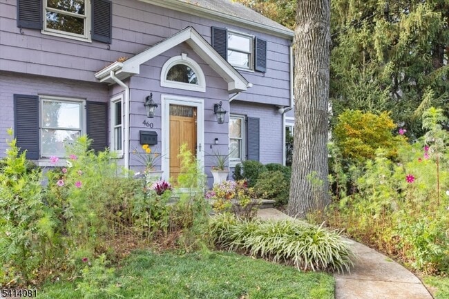 Photo - 460 Grove St