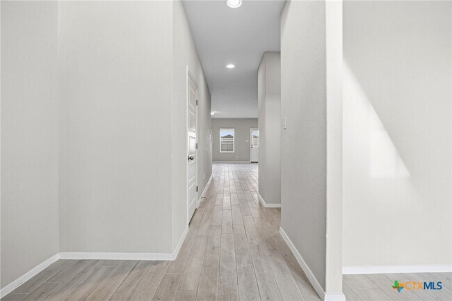 Photo - 251 Chesterfield Dr