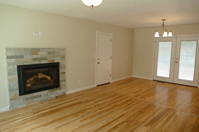 Photo - SE Garrett Dr - Milwaukie 3 bedroom with hardwood floors