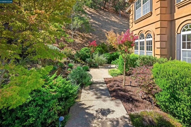 Photo - 20 Oak Crest Ln