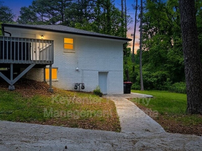 Photo - 1138 Gerald Pl SW