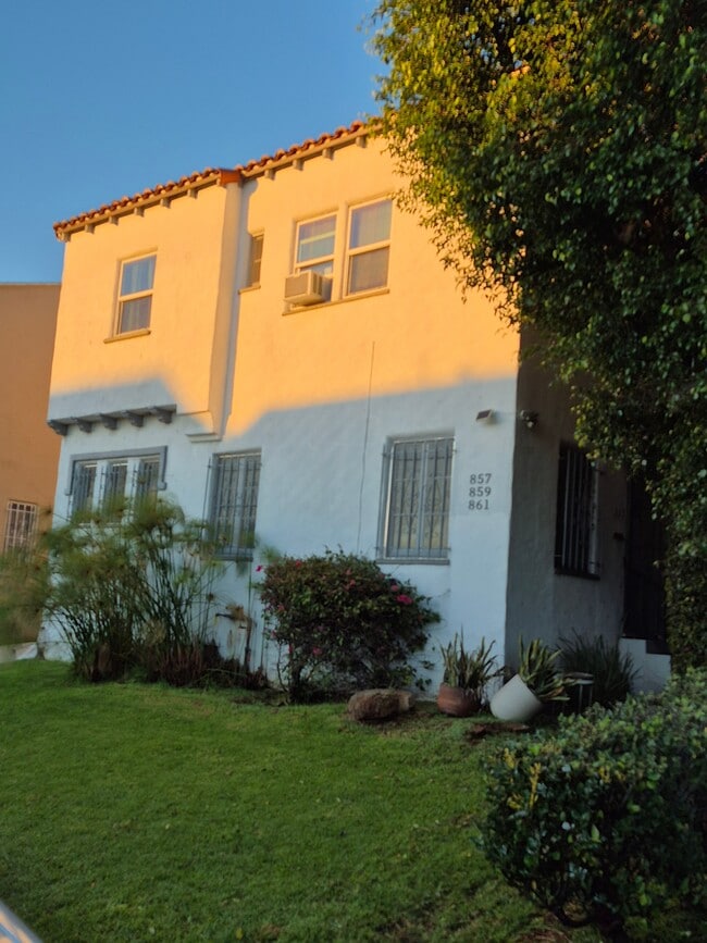 Building Photo - 861 N Alexandria Ave Unit 861