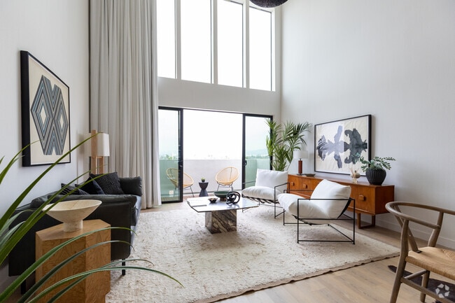 1319 S Orange Grove Ave - 1319 S Orange Grove Ave