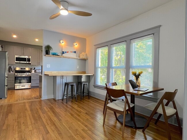 Photo - 3759 Maxwell St