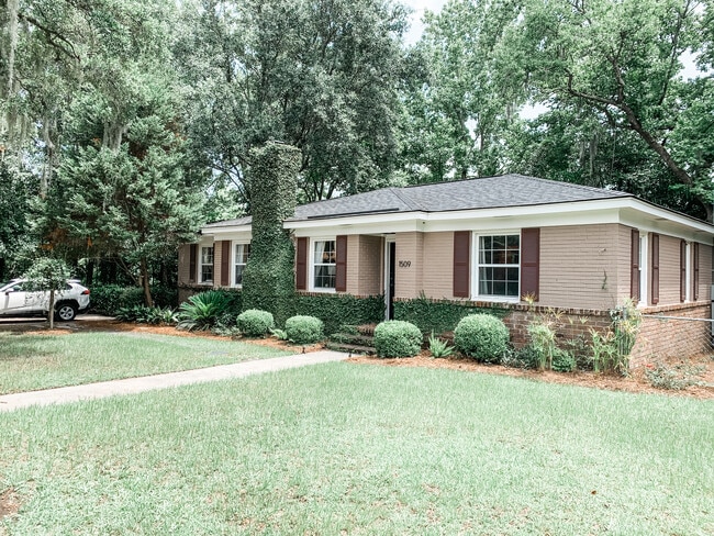 Photo - Beautiful Furnished 3 Bedroom