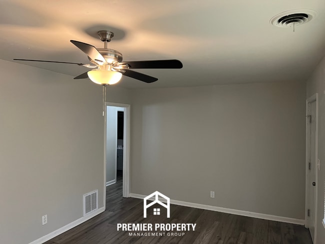 Photo - Newly Renovated 3-Bedroom Home for Rent in Huntsville, AL - Hardwood Floors & Fenced Backyard