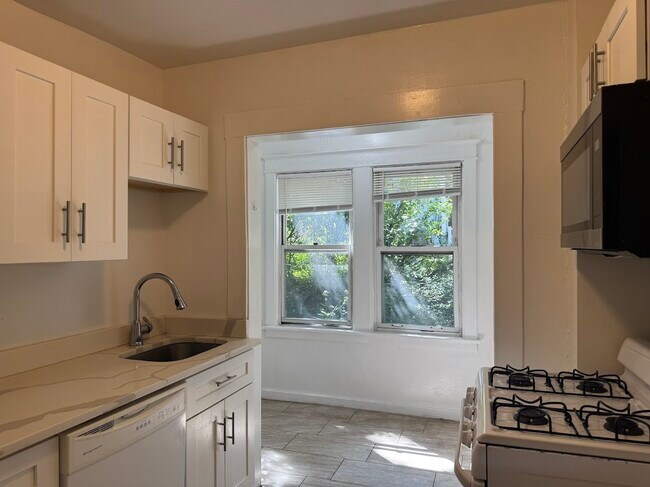 Photo - 5710 Beacon St Unidad B