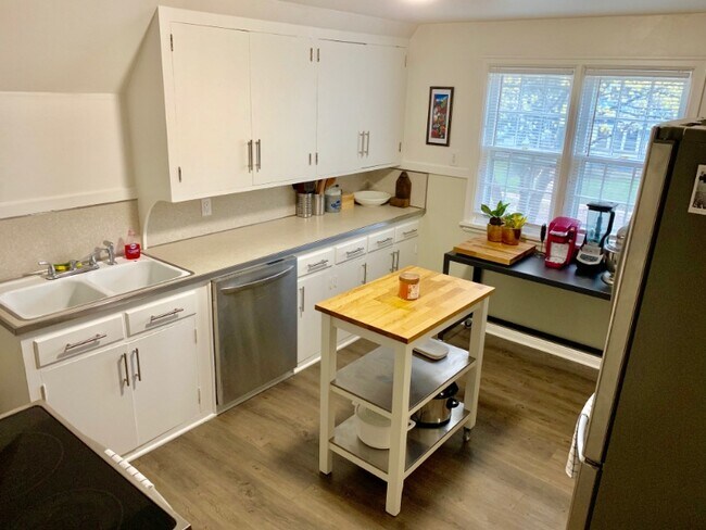 Photo - 1608 Thomas Ave W Unit Upper