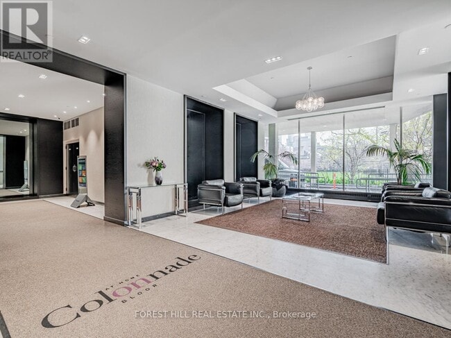 Photo - 131 Bloor St W