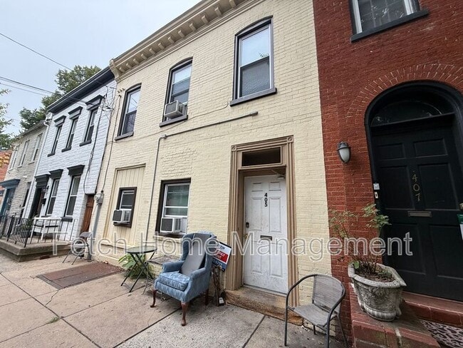 Building Photo - 405 E Orange St