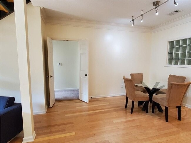 Photo - 400 17th St NW