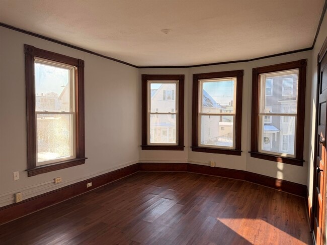 Photo - 561 Rimmon St