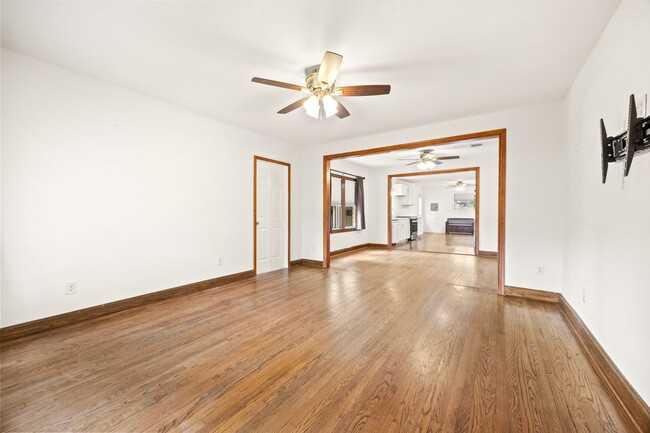 Photo - 315 English St