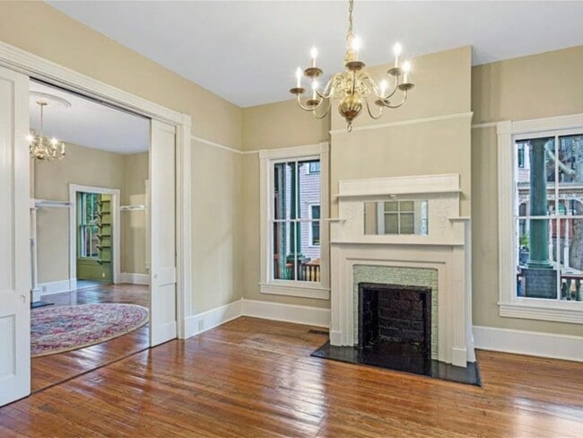 212 W 40th St