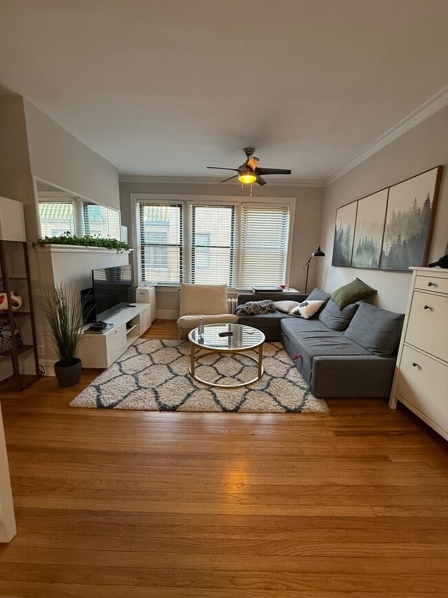 Photo - 627 W Roscoe St Unit B3