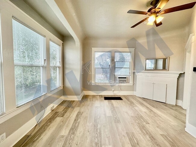 Photo - 121 E Lockeford St Unidad 2