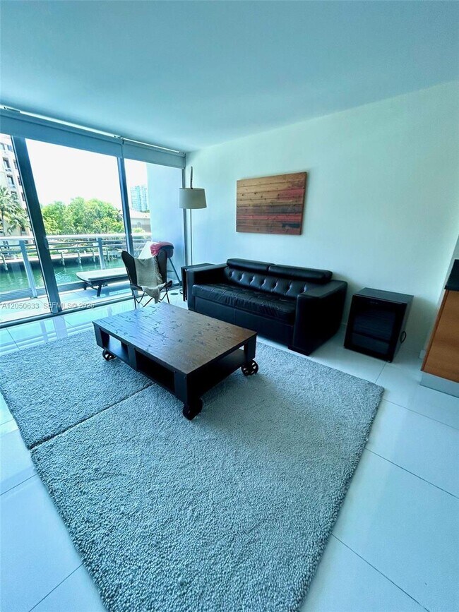 2950 NE 188th St Unit 216