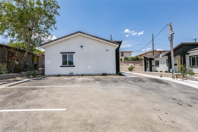 Photo - 365 N 16th St