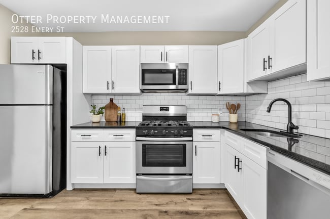 Photo - 2528 Emery St