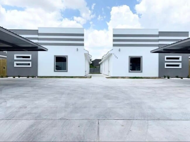 Building Photo - 1306 W Heritage Dr Unit 3