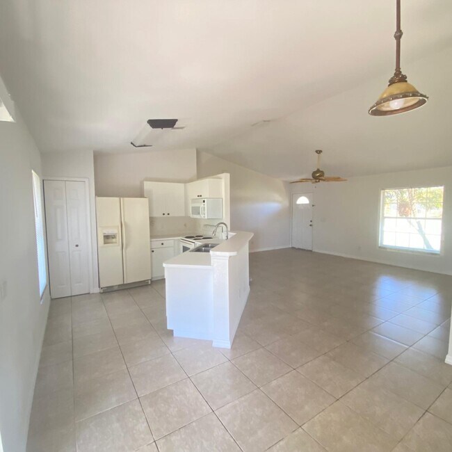 Photo - 295 Pessoa St