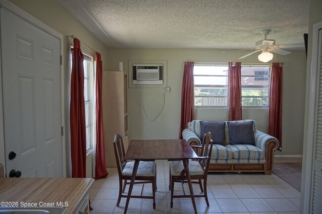 Photo - 1423 Jasper Ave NW