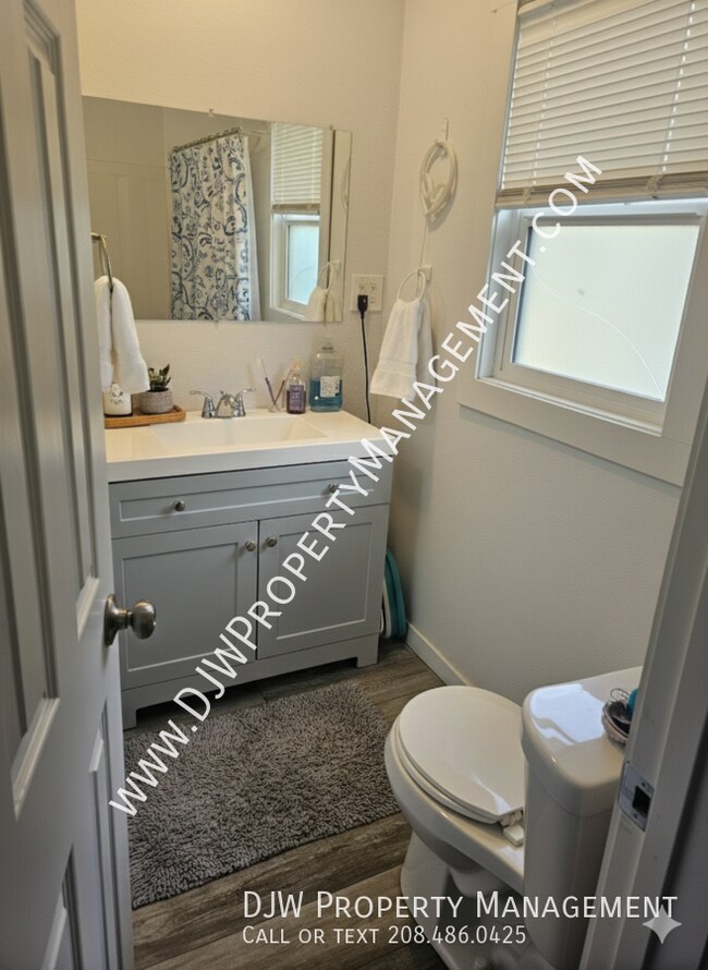 Photo - 504 5th St S