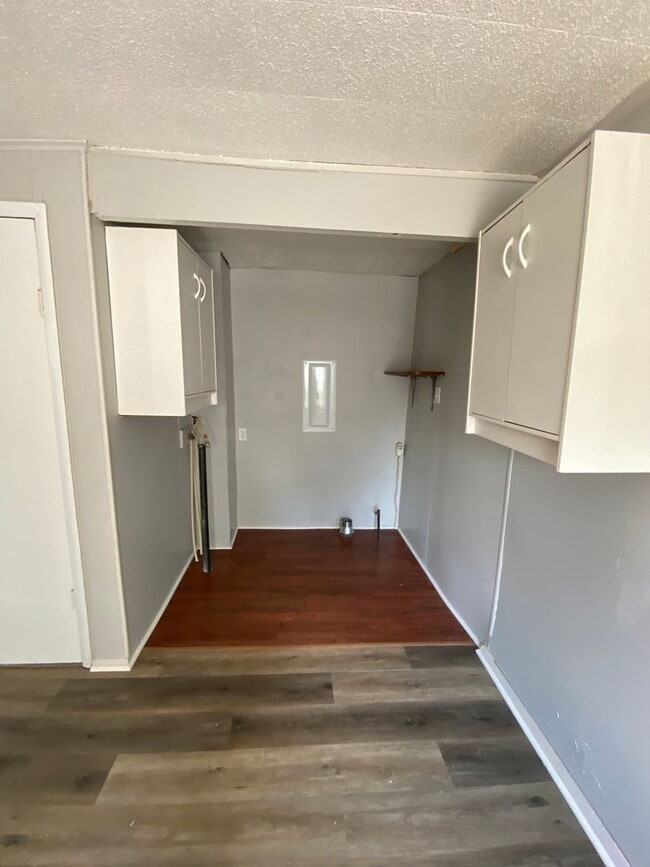 Photo - 1202-1206 East State Street Unidad 1202