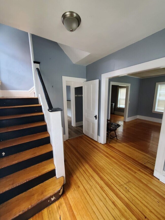 Photo - Large 4 Bedroom Single Family House Availa...