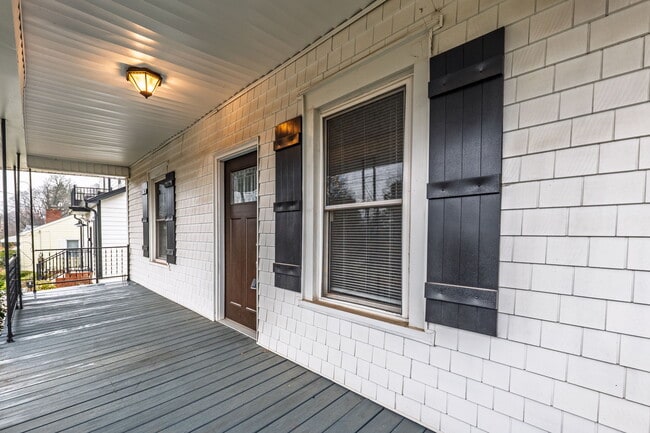 Photo - 306 Sacco St