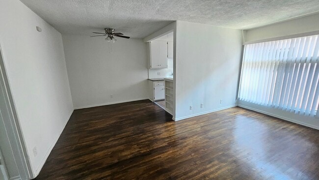 Photo - 1219 N Ardmore Ave Unidad 7