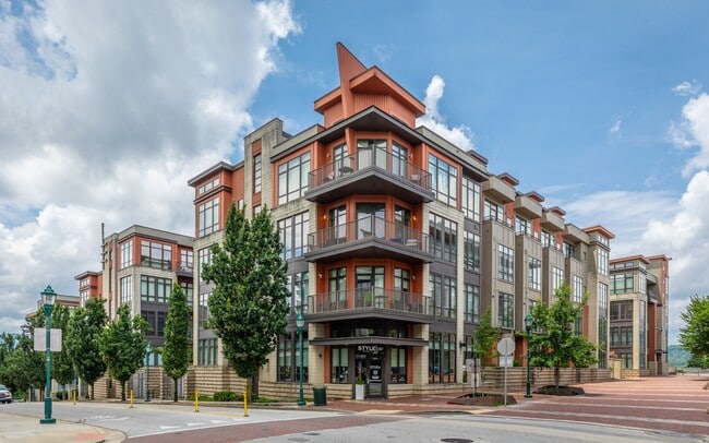 Building Photo - 129 Walnut St Unit 134 Rental