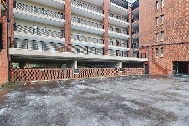 2BD/2BA Condo at Churchill in Uptown Charlotte!