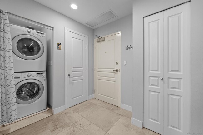 Photo - 300 W Beech St Unit 204