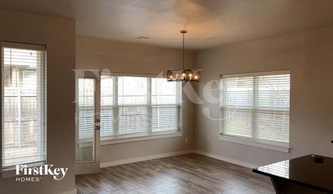 Photo - 609 NW 179th Cir