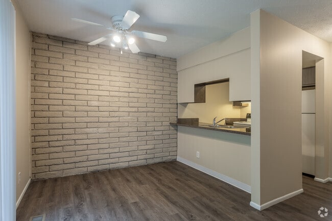 Townhouse 2BD 1.5BA 930 sq. ft.