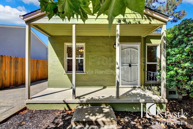 Photo - 579 Cedar St