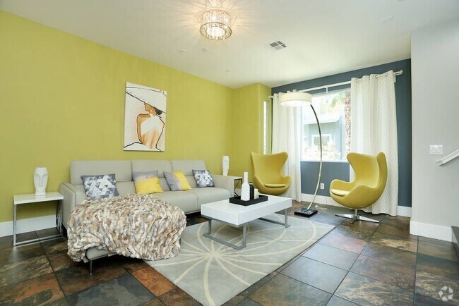 Building Photo - LUXURY 3BD/2.5BA TOWNHOUSE! FURNISHED!