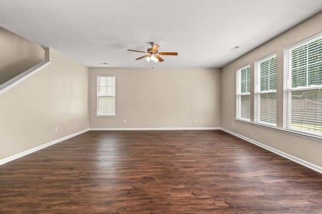 Photo - 5 Bedroom House Available Now!