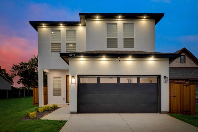 Photo - 2039 Angelina Dr