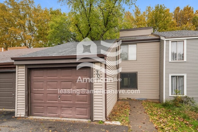 Building Photo - 30 Tilegate Glen